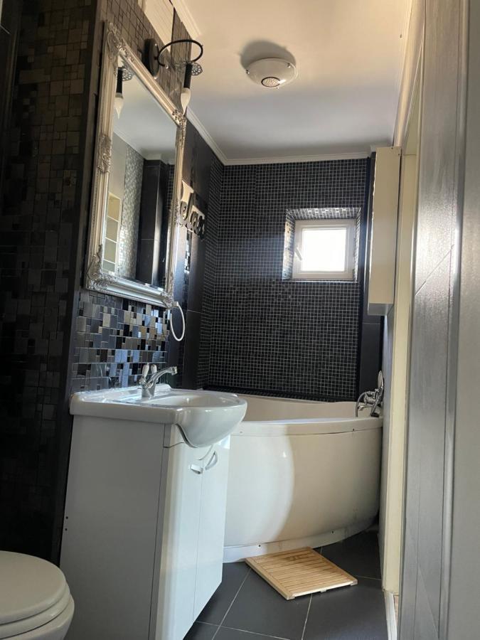 Apartament Cu 3 Dormitoare Jolie.M Apartment กาลาจิ ภายนอก รูปภาพ